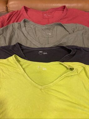 aerie Womens  Short Sleeve V-Neck T-Shirts - Lime Green, Black, Olive, Coral